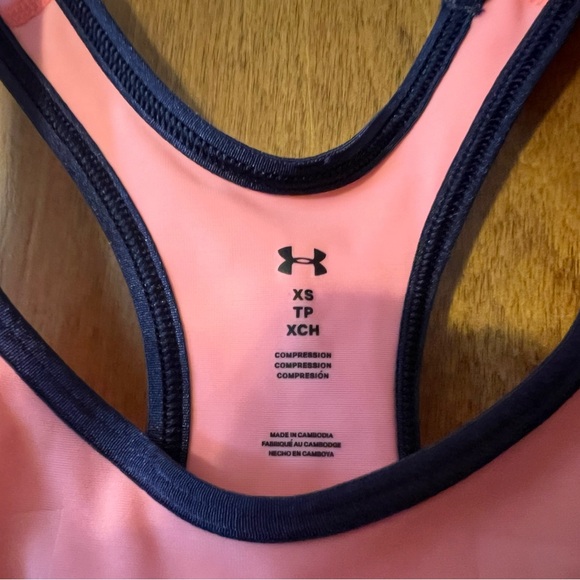 Under Armour woman’s XS compression sports bra - Picture 3 of 4